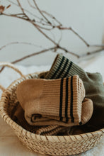 Load image into Gallery viewer, Plant dyed chunky socks - Minimalistic retro style cotton socks