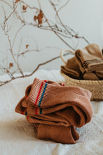 Load image into Gallery viewer, Plant dyed chunky socks - Minimalistic retro style cotton socks