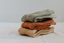 Load image into Gallery viewer, Plant dyed chunky socks - Minimalistic retro style cotton socks