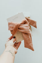 Load image into Gallery viewer, Plant Dyed Hair tie in Organic cotton - waffle cracked cotton gauze
